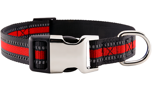 Odblaskowa czerwona obroża dla psa z regulowaną metalową klamrą, 40-63 cm długości, z D-ringiem do przyczepienia smyczy.