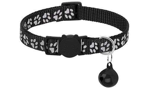 Czarna obroża dla kota z odblaskowym wzorem łapek, regulowana, lekka, z bezpiecznym zapięciem i dopasowanym dzwonkiem.